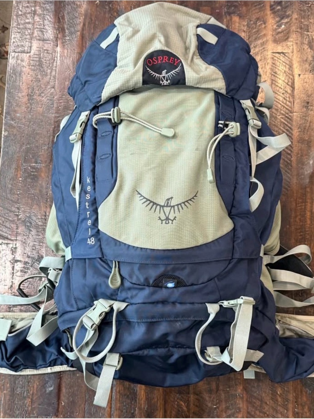 OSPREY Kestrel 48 Men's Backpack - Navy and Light Gray